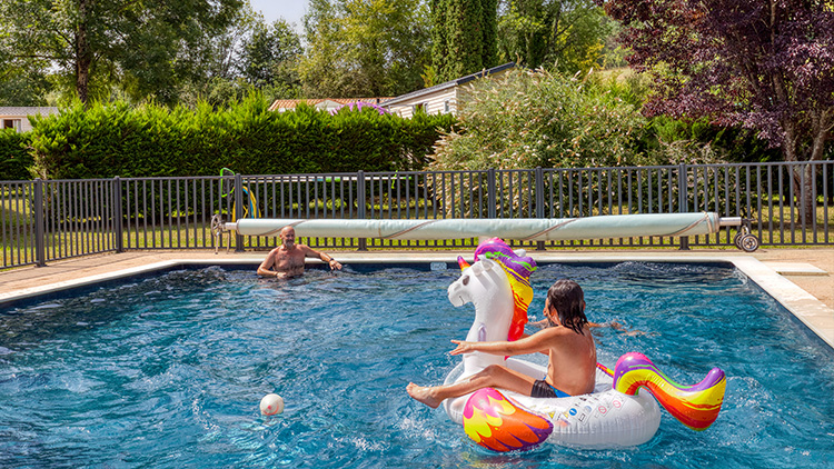 camping avec piscine chauffée le pontillou